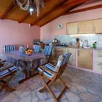 Holiday home Three-bedroom In Betiga