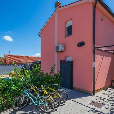 Three-bedroom In Betiga Barbariga