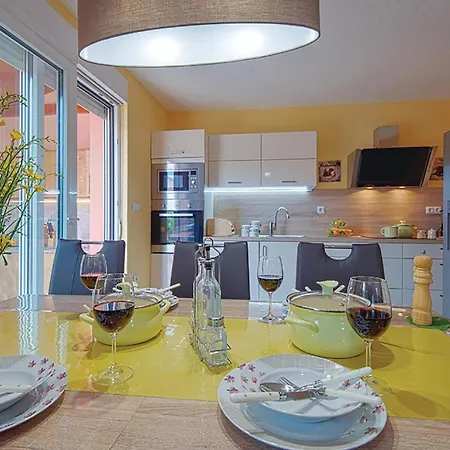 Three-bedroom In Betiga * Barbariga