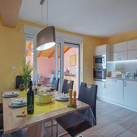 Three-bedroom In Betiga Barbariga